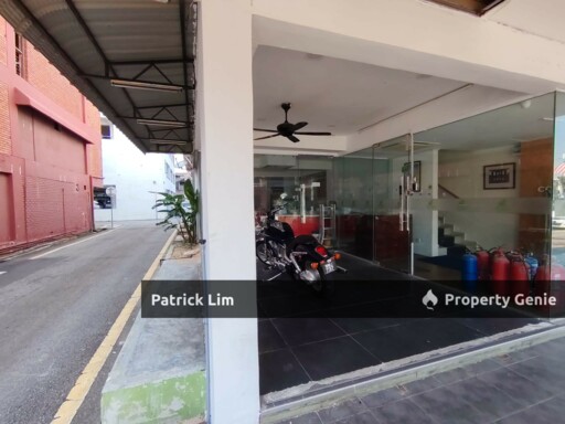 Melaka Raya Main Road Ground Floor (End Lot) For Rent