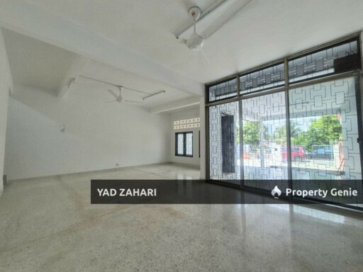 Seksyen 10, Shah Alam | 2-Storey Terrace 4 Bedrooms | RM649K - Refurbished, Facing Open & Renovated