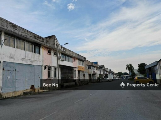Taman Universiti / 1.5 Storey Terrace Factory