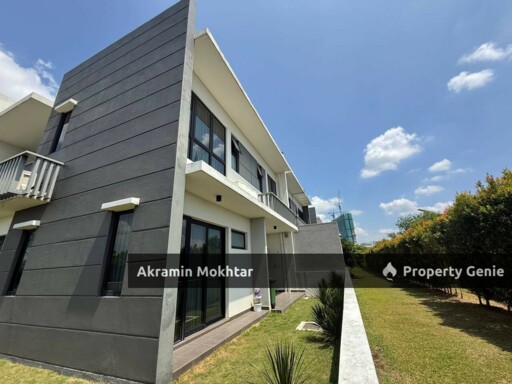 FULLY RENOVATED & PARTIALLY FURNISHED |  GAMUDA 25.7  Lucent Residence @ Twentyfive.7 Two storey Semi D Corner Lot (Cul De Sac)