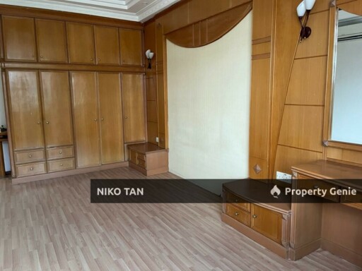 [CORNER]2-Storey Jalan Molek For Sale