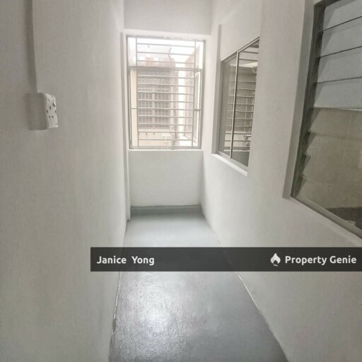 Tampoi Shop Apartment