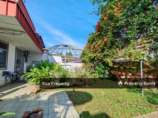 Double Storey Semi-Detached House For Rent! Located at Kenyalang, Near Spring