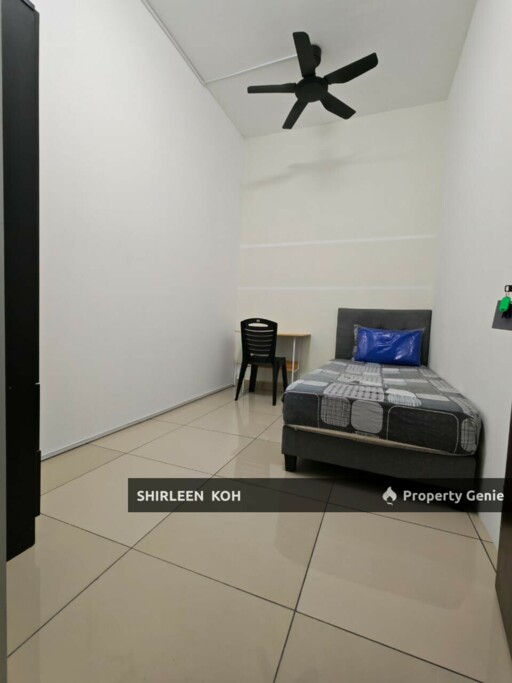 Female room renting at Suriamas Suites Condominium @ Larkin JB Town