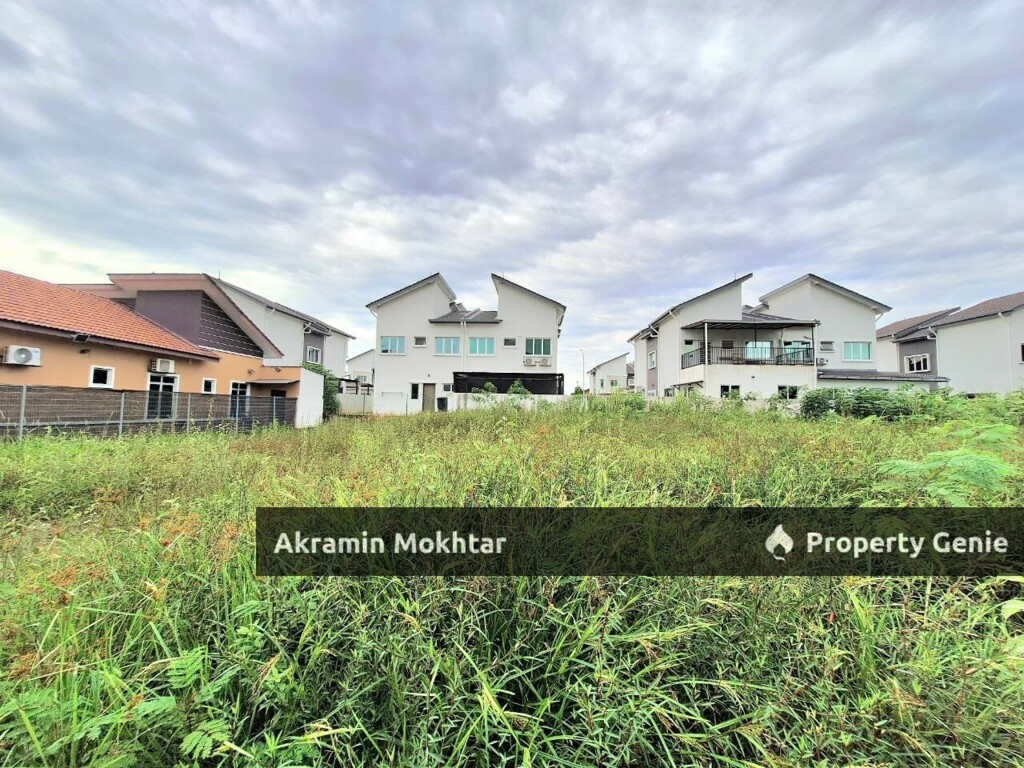 TANAH LOT BANGLO UNTUK DIJUAL  Lokasi strategik di Kampung Jalan Kebun Seksyen 30, Shah Alam Bersebelahan Tropicana Aman