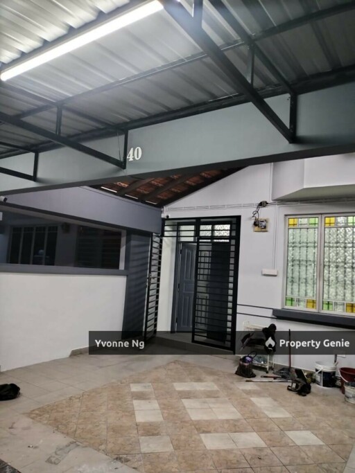 Molek/ 2-Sty Terrace House For Rent/ Nearby Johor Jaya / Ciq /Majidee/Ros Merah