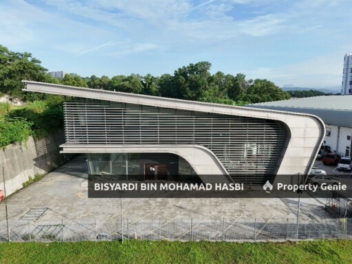 FOR RENT SHOWROOM & 4SCENTRE, STAND ALONE BUILDING, BALAKONG .