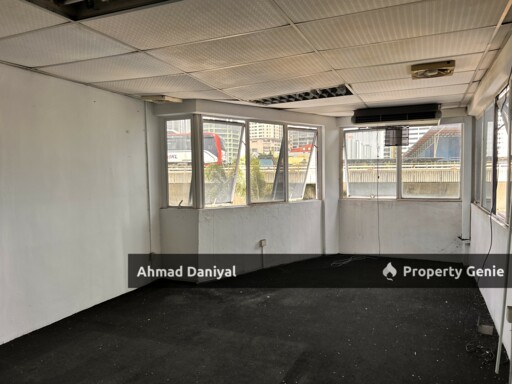 4 1/2 storey corner unit - Damai Kompleks Jalan Dato Hj Eusoff  KUALA LUMPUR For Sale