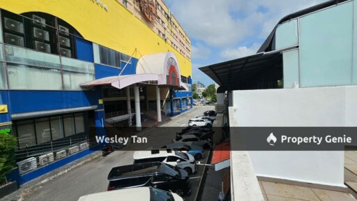 Melaka Raya 1.5 Storey Commercial Corner Shop with Rooftop Balcony Surrounded by 5 Banks