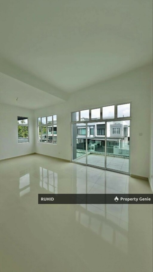 Freehold 4R4B Cluster House For Sale in Taman Bestari Indah Ulu Tiram