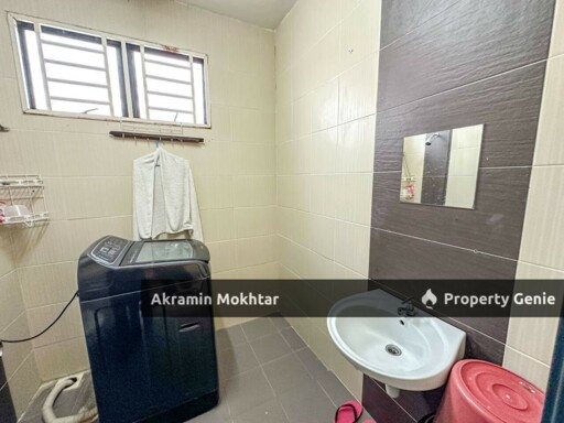 Freehold | 2 Storey CORNER LOT TAMAN SEMENYIH PARKLANDS, BERANANG