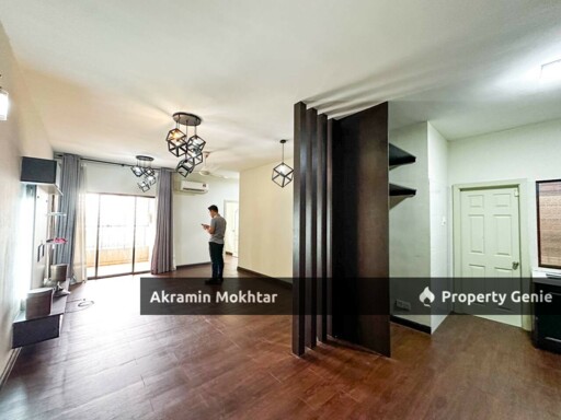 Freehold, Renovated, Partially Furnished & 1 Parking | Kristal Villa Condominium, Kajang 2
