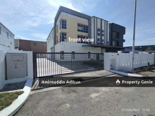 2.5 Storey Semi D Factory Seri Kembangan