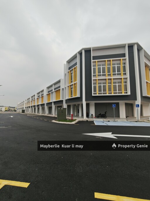 Acacia Park BTP Rm18k Coner Shop for Rent