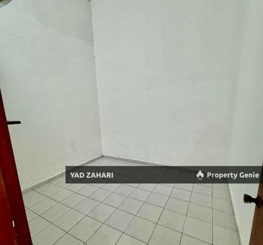 Jalan Kebun, Seksyen 30 Shah Alam | Single Storey Terrace 3 Bedrooms | RM399K - Partial Furnished, Freehold & Below Market
