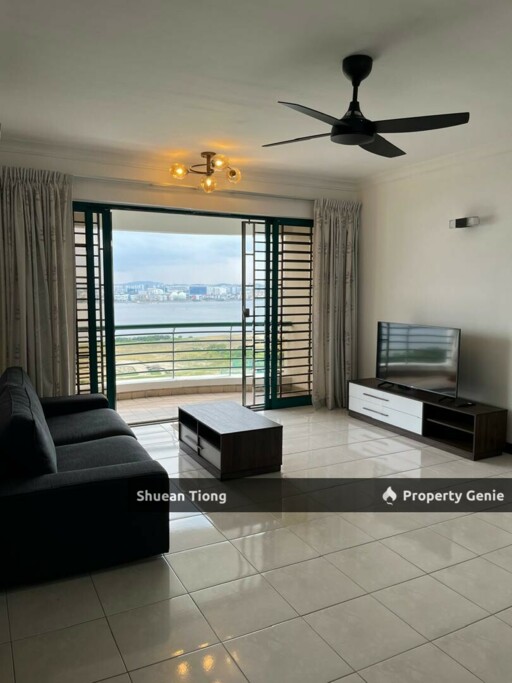Strait View Condominium @ Permas 3+1 Bedrooms Unit for Sale!