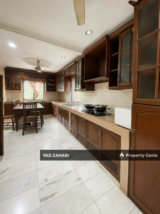 Seksyen 13, Shah Alam |  2-Storey Terrace 6 Bedrooms | RM900K - Corner Lot, Walking Distance to Surau & More Parking Space