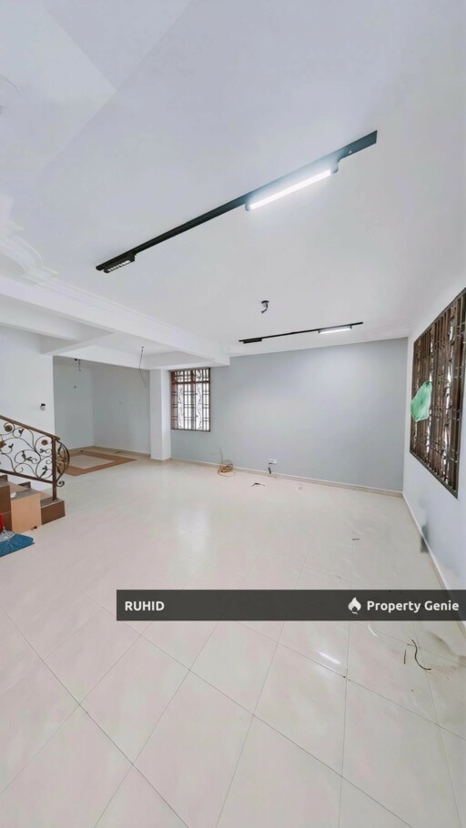 CORNER FEEL END LOT! Renovated Double Storey Home With Extra Land @ Bandar Indahpura Kulai