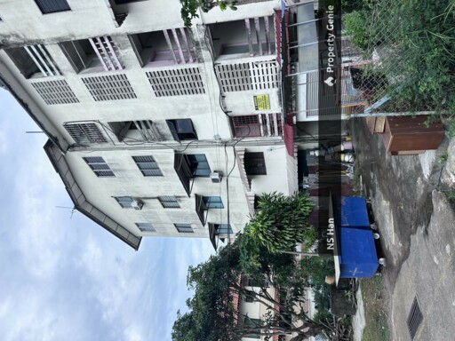 Rumah Pangsa Air Leleh Melaka