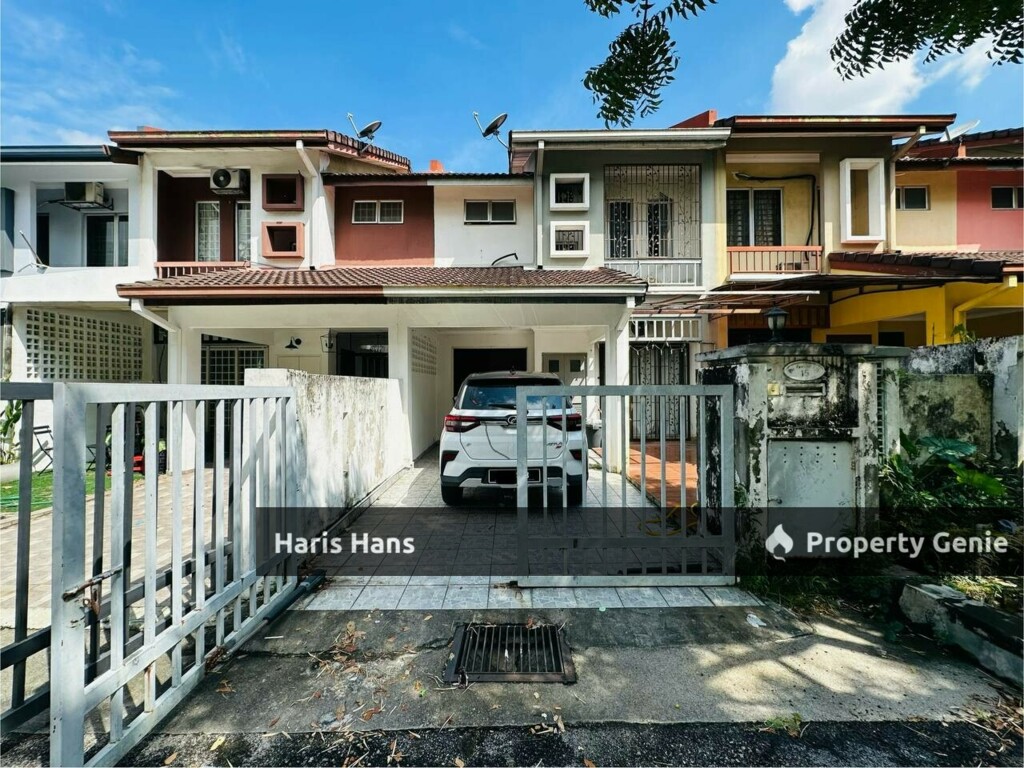 Double Storey Terrace House Taman Pinggiran Subang USJ 2