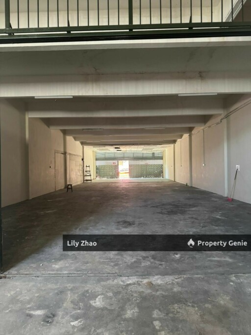 Warehouse / Showroom / Office, 6,400 sq ft Light Industrial 2-Storey Shop Lot📍Sadong Jaya, KK City Centre