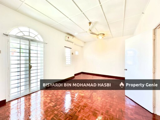 RENOVATED & FRESHLY PAINTED, Double Storey USJ 9 Subang Jaya .