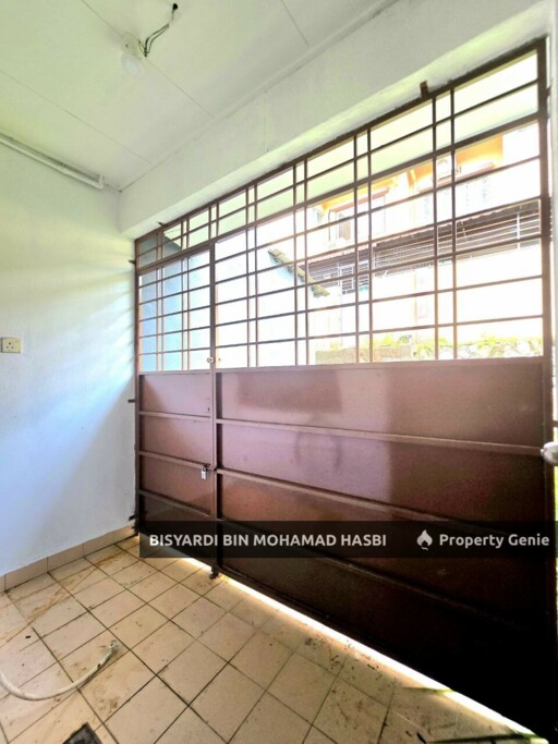 2 STOREY TAMAN PINGGIRAN  USJ 1 SUBANG JAYA