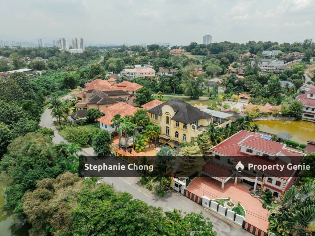 ✨ 3-Storey Luxury Bungalow with Home Lift ✨