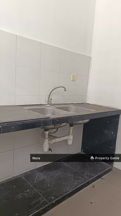 Laman Delfina, Nilai Impian. Corner Lot for Sale