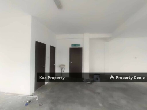 Triple Storey Corner Industrial Lot/Shoplot For Rent at PCC Demak Laut