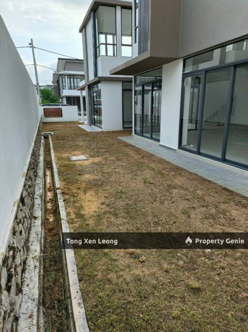 2 Storey Semi-D For Sale @ Country Villas Resort !! Brand New Unit !!