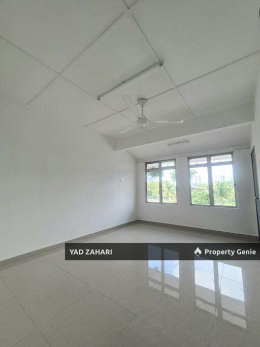 Seksyen 10, Shah Alam | 2-Storey Terrace 4 Bedrooms | RM649K - Refurbished, Facing Open & Renovated