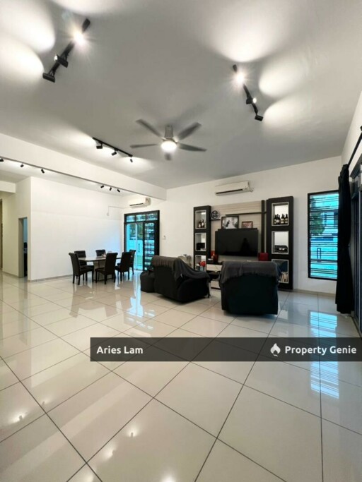 Corner Lot @ Kempas Utama / Double Storey Cluster House / Near Setia Tropika