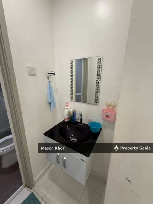 THE GOLDEN TRIANGLE CONDO 1165sf 2CP FULLY RENOVATED RELAU