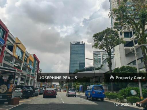 Damansara Uptown 3.5 storey Shoplot For Sale