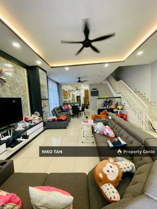 Bandar Cemerlang 3 Storey Cluster With Renovated & Extended Kitchen