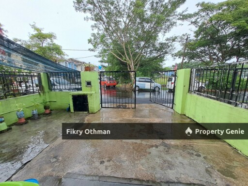 Facing Padang, Depan Surau. Teres 2 Tingkat Tmn Dahlia, Bandar Baru Salak Tinggi Sepang.