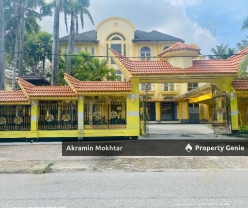 FREEHOLD & FACING OPEN | COUNTRY HEIGHTS 3 STOREY LUXURY BUNGALOW