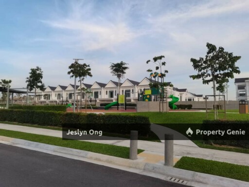 2 Storey Terrace House @ South Hills Bandar Seri Alam for Sale
