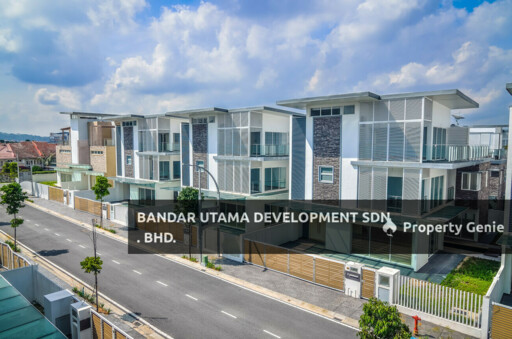 The Effingham, Bandar Utama