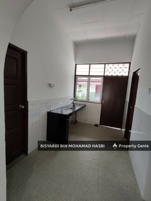 FACING OPEN UNIT- Single Storey Terrace Taman Desa Rhu, Sikamat Seremban.