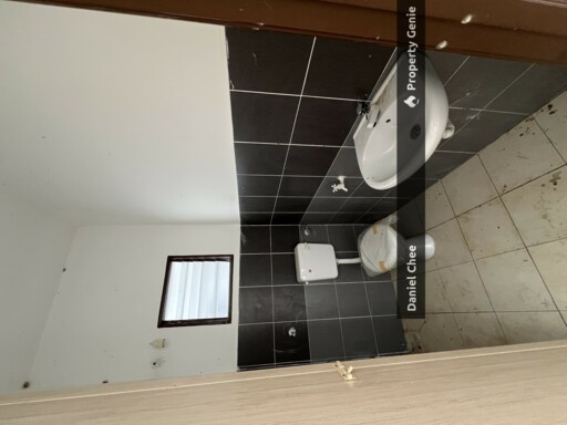 1838010826 Rumah Teres Setingkat Dijual MURAH