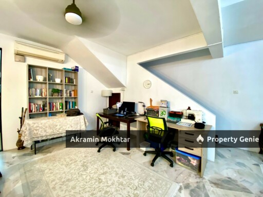 Freehold & Partially Furnished | Double Storey Taman Saujana Puchong SP 10, Puchong