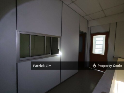 Taman Merdeka Permai [一楼] 店面出租 With Partition