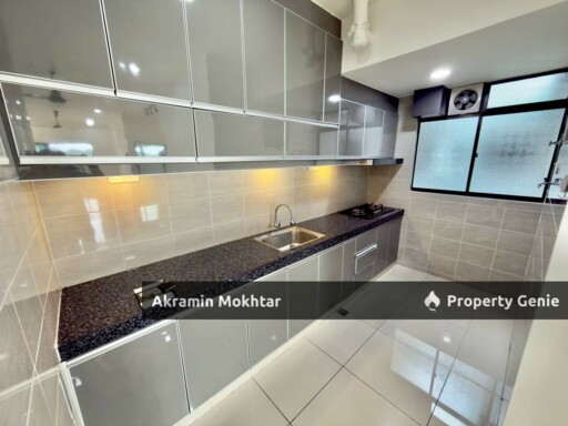 Freehold, Corner Unit & 2 Parking | Residensi Zamrud Kajang 2, Kajang Selangor .