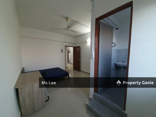 Male Room 3 RM750 @ 1st Floor Shop Apt-Sek 7-Shah Alam-near UITM-Ready Now
