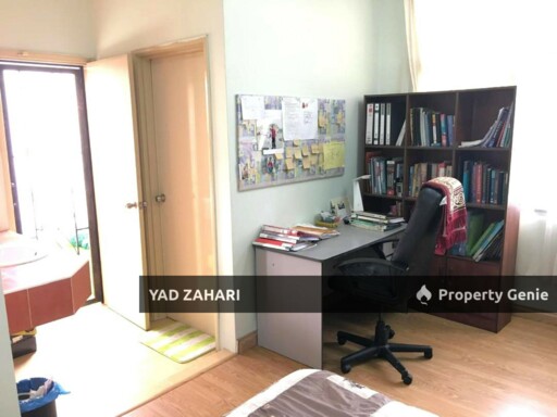 Seksyen 7, Shah Alam | 3-Storey Terrace 5 Bedrooms | RM990K - Below Market and Extended at The Back