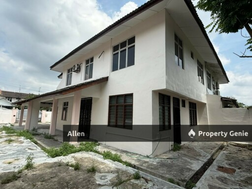 Bukit Kempas – Spacious 4BR Semi-D with Massive Land Area