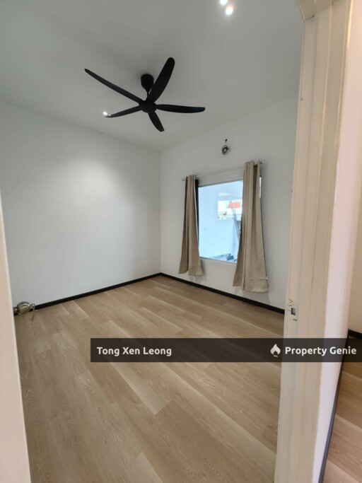 1 Storey @ Ujong Pasir For Sale !! Fully Renovated & Extended !!