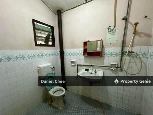 Simee Taman Wah Keong Double Storey House Partially Furnished For Rent